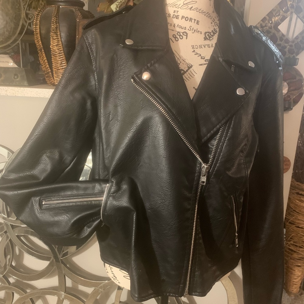 No Boundaries black zipper jacket size XL asking 35.00